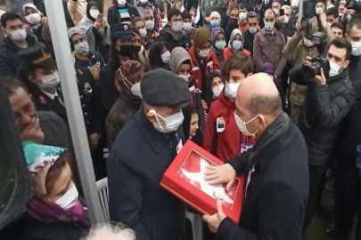 Bakan Soylu, Bursa’da şehit cenazesine katıldı