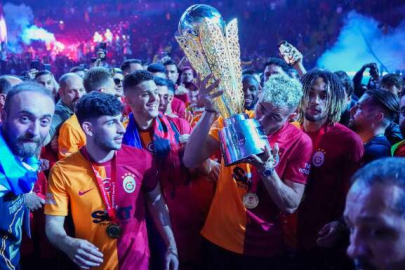 Şampiyon Galatasaray kupasını aldı