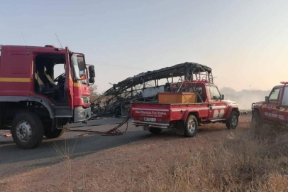 Güney Afrika’da madencileri taşıyan otobüs kamyonla çarpıştı: 20 ölü