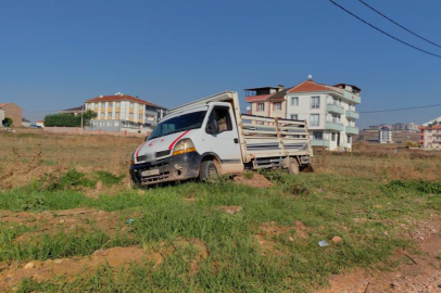 Arıza yapan kamyonetin altına bakarken kamyonetin altında kaldı