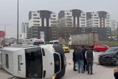 Bursa’da kontrolden çıkan servis minibüsü yan yattı : Sürücü yaralandı