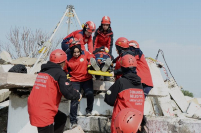 Bursa'nın kadın kurtarma ekiplerinden nefes kesen tatbikat