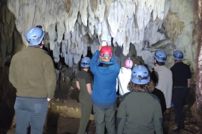 Doğa Koruma ve Milli Parklar ekibine mağara eğitimi