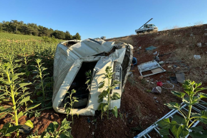 Bilecik'te şarampole uçan araç içinde bulunan 3 kişi yaralandı