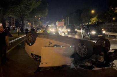 Bursa'da makas atan otomobil taksiyle çarpıştı: 1'i ağır 3 yaralı