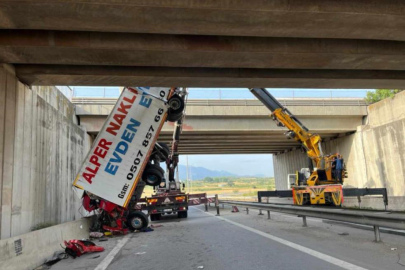 Osmaniye'de kamyon köprüden düştü: 1 ölü