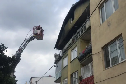 3 katlı binanın en üst katı alevlere teslim oldu: 2 kişi yaralandı