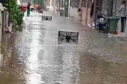 Bursa'da sağanak yağış sonrası yollar dereye döndü