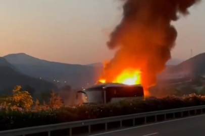 Bursa'da   yolcu otobüsü alev alev yandı, yolcular tahliye edildi