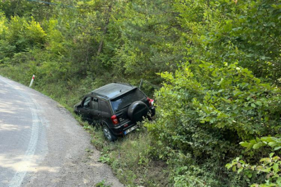 Sinop'ta kontrolden çıkan cip şarampole düştü: 1 yaralı