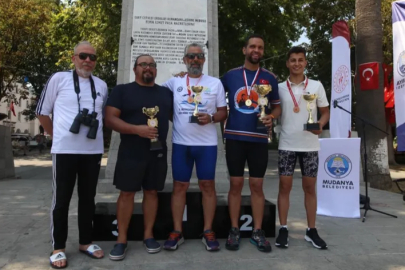 Armutlu'dan Mudanya'ya 12 kilometre yüzdüler...