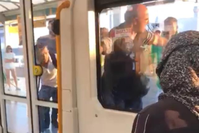 Bursa'da  metroda yer verme kavgası kamerada