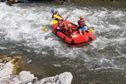 Bursa'da dağcıların nefes kesen rafting heyecanı