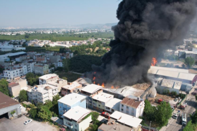 Bursa'da kağıt fabrikasındaki yangının boyutu dron ile görüntülendi