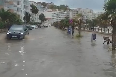 Bursa'da yağan yağmur yolları göle çevirdi