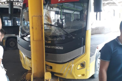 Bursa'da kendi kendine harekete geçen otobüs, şoförlere çarptı: 2 yaralı