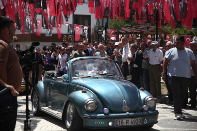 Cumhuriyet Halk Partisi Genel Başkanı Özgür Özel ilçeye vosvos ile geldi.