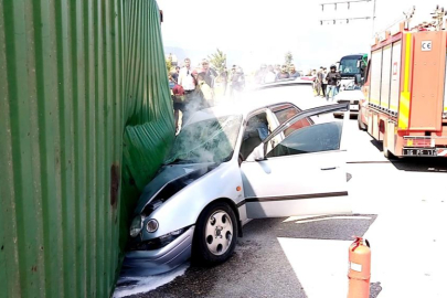 Bursa'da üzerine tır devrilen otomobildeki aile ölümden döndü