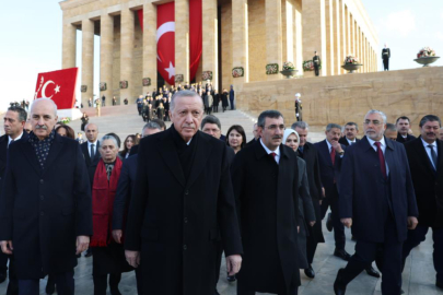 Devlet erkanı Ata'nın huzurunda