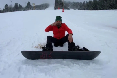 Uludağ'da snowboard yaparken Türk Kahvesi yudumladı